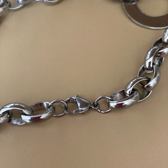 Stainless Steel Circle Pendant Chunky Necklace - Picture 4 of 4